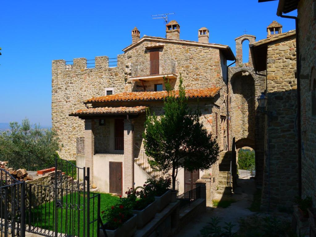 Castello Di Cisterna Aparthotel Gaglietole Exterior photo