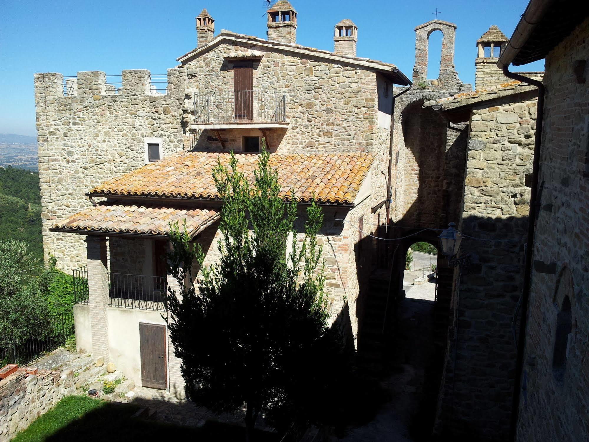 Castello Di Cisterna Aparthotel Gaglietole Exterior photo